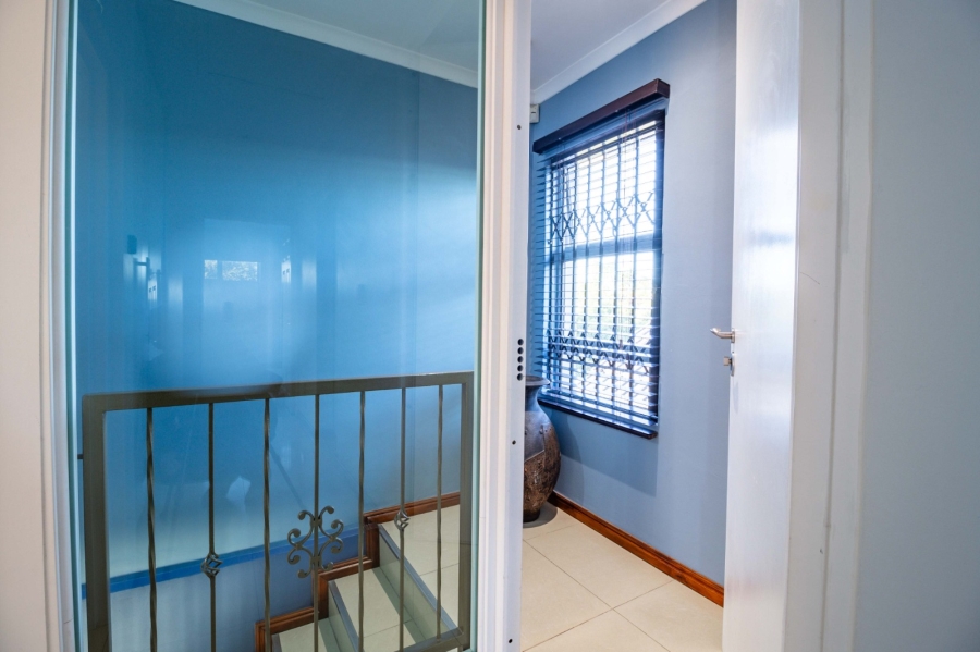 4 Bedroom Property for Sale in Rondebosch East Western Cape